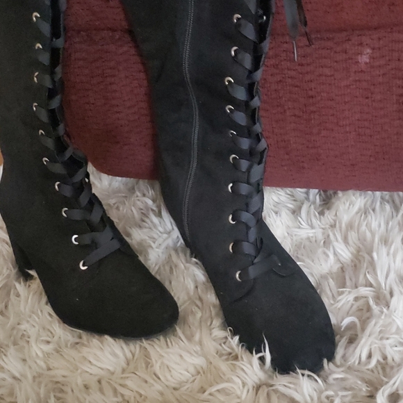 Lace up black suede boots - Picture 2 of 3